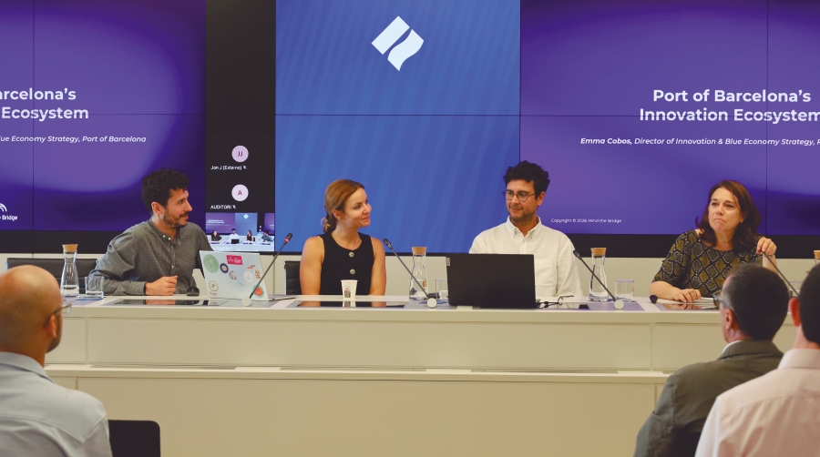 Miquel de la Mano, director técnico de la fundación BCN Port Innovation; Francesca Cavanna, directora general de Mind the Bridge; Rubén Hernández, responsable de Nuevas Líneas de Negocio del WTCB; y Emma Cobos, directora de Innovación y Estrategia de Economía Azul de Port de Barcelona. Foto: J. M.