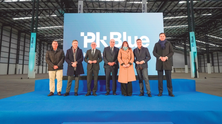 A la presentación de este jueves han acudido el Diputado General de Álava, Ramiro González; la alcaldesa de Vitoria-Gasteiz, Maider Etxebarria; el consejero de industria del Gobierno Vasco, Mikel Jauregi y los máximos representantes de la empresa PK Blue Industrial&amp;Logistics.