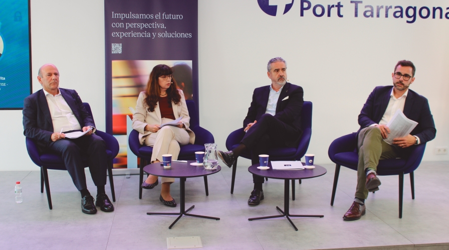 Bernardo González, de Markel España; Almudena Rihuete, de Marsh; Juan Cascallar, de Xpertise; y Javier Casells, de Marsh. Foto M.V.