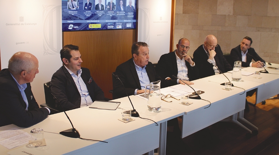 Philip Griffiths, director de Grandes Cuentas de Panattoni Iberia; José Nieto, director de Cadena de Suministro de Moinsa; Santiago Bassols, director general de BCL; Miguel Olivares, director Regional de la Zona Este de Linde; Javier Bartina, director de Estrategia Logística de ROR; y José Antonio Ortega, director técnico de Scanell Properties. Foto M.V.