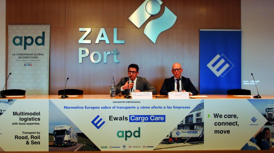 Daniel Fernández, Subdirector general d’Ordenació i Desenvolupament Sectorial de la Generalitat de Catalunya y Pedro López, Executive Director Region South de Ewals Cargo Care, en el acto de esta mañana. Foto: C.C.