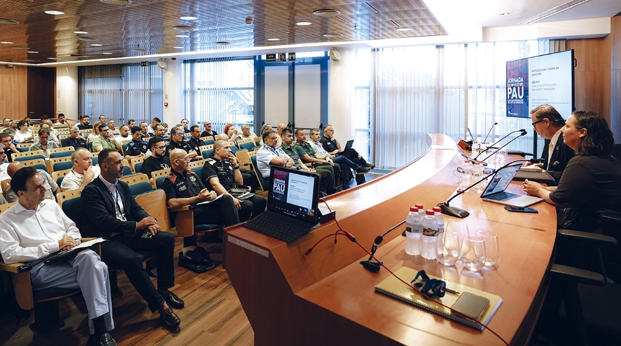 El presidente de Port Tarragona, Santiago Castellà, durante su intervención en la Jornada de Difusión del Plan de Autoprotección del recinto.