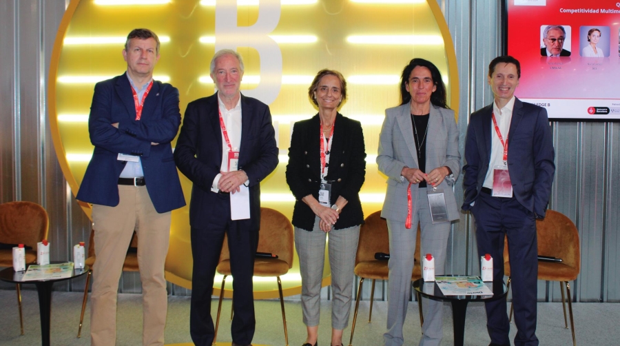 Ricard Vendrell, head of Representative Office Spain Hupac; Jordi Fornós, moderador y Manager of Consulting and International projects Department de Cimalsa; Nuria Lacaci, secretaria general de la Asociación de Cargadores de España; Begoña Laibarra, general manager de SQS; y Aristarco Tomás, general manager de Tenalch Consulting. Foto M.V.
