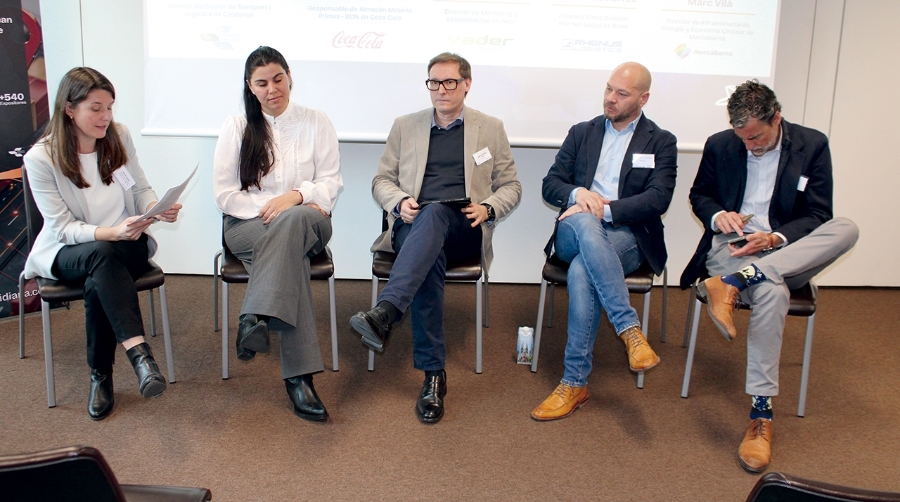Marta Losada, moderadora; Romina La Forgia, de Coca Cola; Joan Lluís Rubio, de Ader; Andreu Gutiérrez, de Rhenus Logistics; y Marc Vilà, de Mercabarna. Foto M.V.