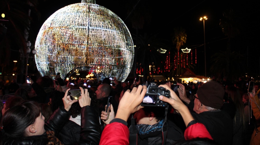 Port de Barcelona enciende sus luces de Navidad