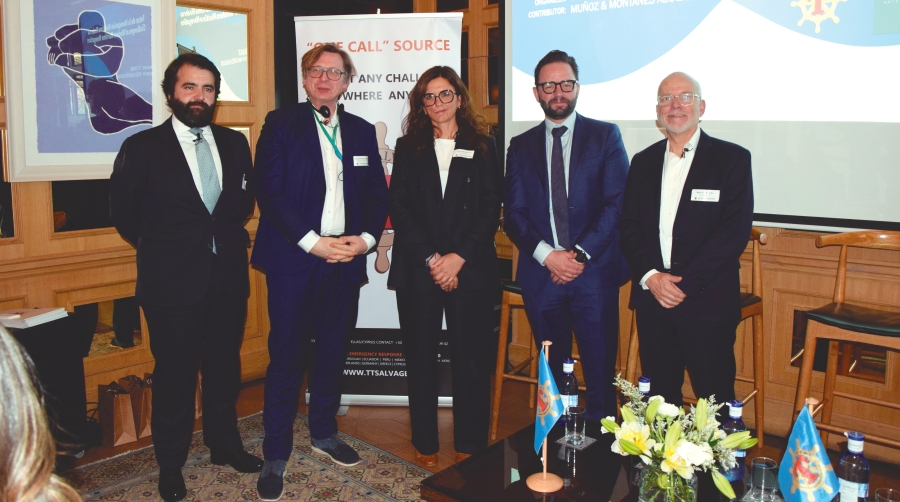 Juan Maldonado (North Standard), Joannis Bloch (Norwegian Hull Club), Alejandra Serrano (DFDS IBERIA), Bas Michiels (T&amp;T Salvage), y Mauricio Garrido (T&amp;T Salvage). Foto M.C.