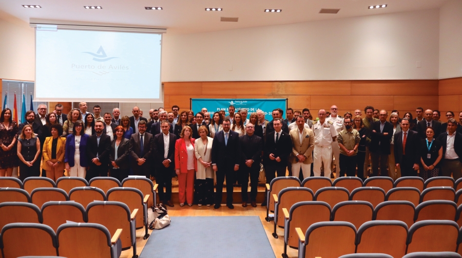 La Autoridad Portuaria de Avilés ha escenificado este viernes el respaldo institucional y empresarial a su nueva hoja de ruta estratégica. Foto J.P.