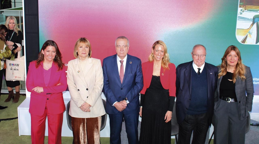 Desde la izquierda: Blanca Sorigué, directora general del CZFB; Lluïsa Moret, presidenta de la Diputación de Barcelona; Pere Navarro, delegado especial del Estado en el CZFB, Mª Eugenia Gay, Teniente de Alcalde del Ayuntamiento de Barcelona; José Luis Bonet, presidente de las Cámaras de Comercio de España y de la Fundación Incyde y Sonia Guerra, Secretaria General de Igualdad y Feminismo de la Generalitat de Catalunya. Foto C.C.