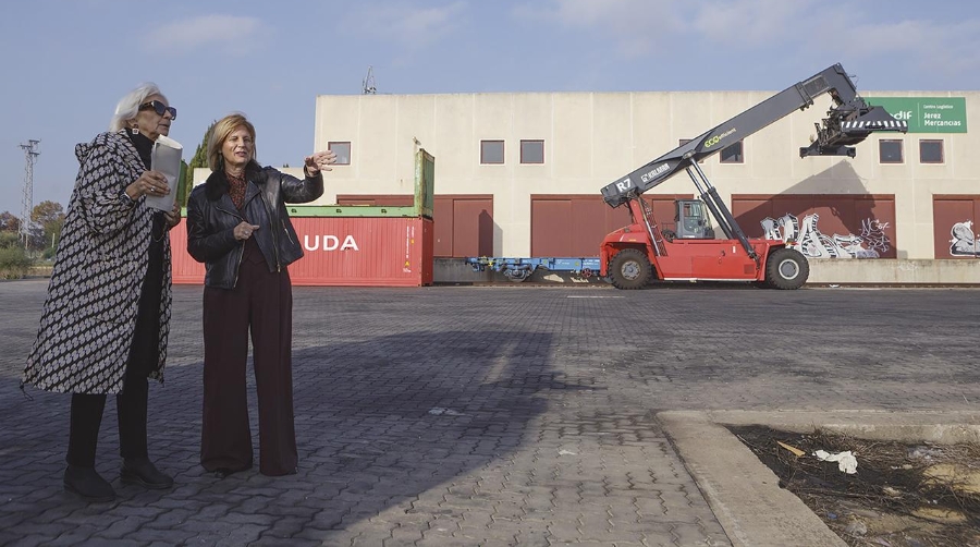 La presidenta de la Autoridad Portuaria de la Bahía de Cádiz, Teófila Martínez, y la alcaldesa de Jerez de la Frontera, María José García Pelayo.