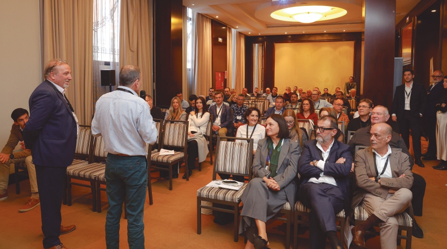 Las 44 toneladas, la digitalización y la formación centran la I Jornada Interconnection Valencia Transport