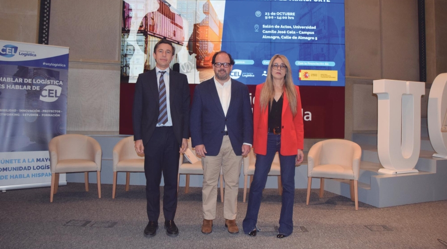 Ramón García, director del CEL, Luis Miguel Torres, director general de Transportes y Movilidad de la Comunidad de Madrid, y Marta Serrano, directora del Grado de Transporte y Logística en la Universidad Camilo José Cela. Foto M.C.