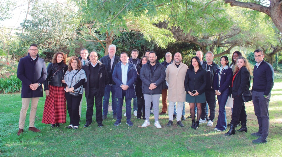 Junta directiva de ATEC, empresas asociadas y empresas de la comunidad portuaria en la Asamblea General de ATEC. Foto C.C.