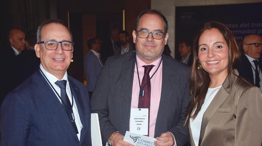 María Tena, directora de Logística de AECOC, y José Antonio Sebastián, comisionado del Corredor Atlántico. Foto M.J.