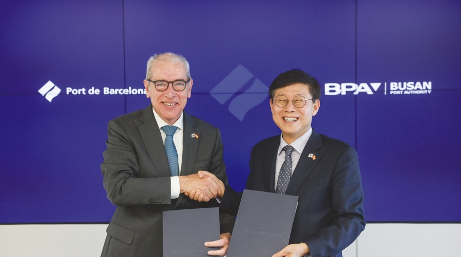 José Alberto Carbonell, presidente de Port de Barcelona; y Song Sang-Keun, presidente y CEO de Busan Port Authority.