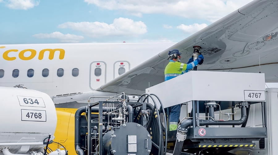 Nace la primera asociación española de operadores de combustible aeroportuario