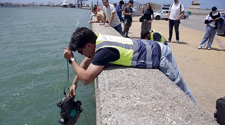 El Puerto de Cádiz acerca la innovación azul a estudiantes de Ciencias del Mar