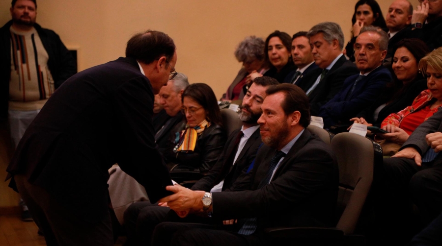 Puente multiplica el compromiso inversor de Transportes con el ferrocarril en Algeciras