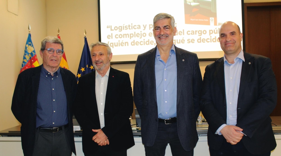 Aurelio Martínez, ex presidente de la APV; Francisco Toledo, ex presidente de la APC y Puertos del Estado; Francisco Prado, director general de Grupo Diario y Miguel Jiménez, director de Diario del Puerto. Foto J.C.P.