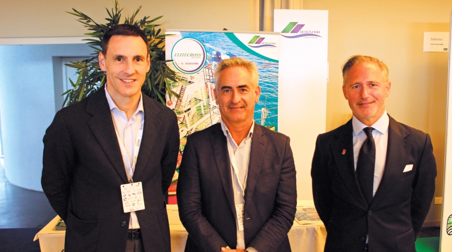 Andima Ormaetxe, director de Operaciones, Comercial y Logística de la Autoridad Portuaria de Bilbao; Jon Pastrana, gerente de Debusman; Iván Jiménez, presidente de la Autoridad Portuaria de Bilbao. Foto J.P.