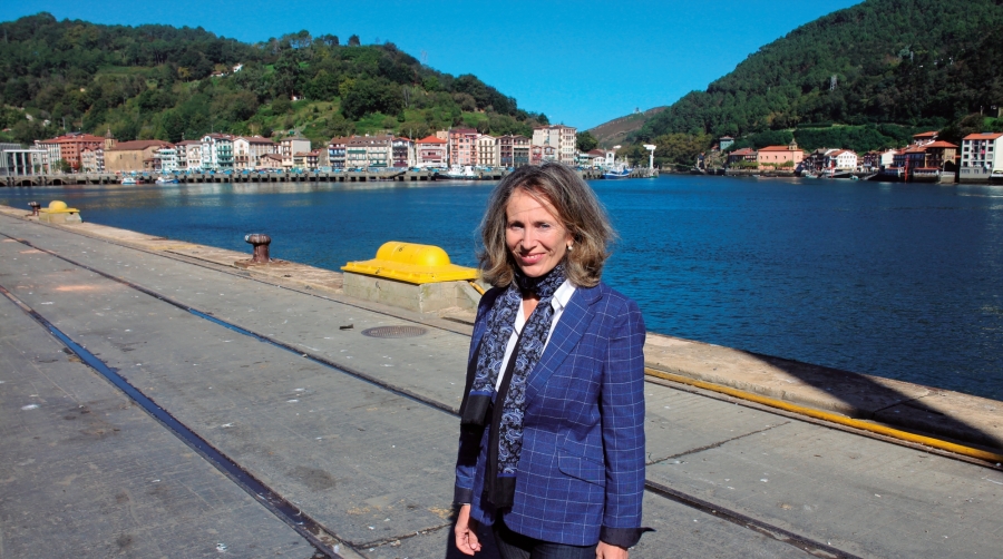 La presidenta de la Autoridad Portuaria de Pasaia, Izaskun Goñi, ayer en el Muelle de Buenavista. Foto J.P.