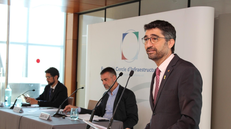 Jordi Puigneró, vicepresiente de la Generalitat de Catalunya y conseller de Políticas Digitales y Territorio; junto a Damià Calvet, presidente del Port de Barcelona, y Santi Vila, presidente del Cercle d’Infraestructures. Foto A.Tejera.