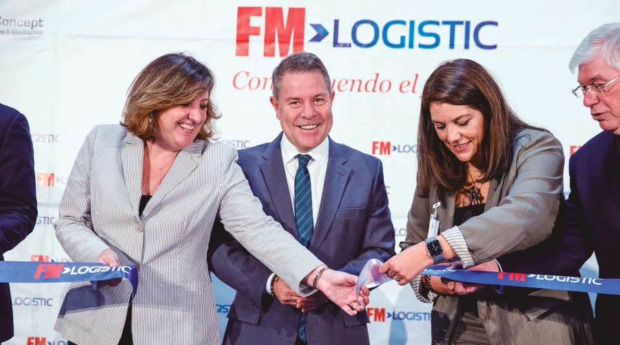 Patricia Franco, consejera de Economía de la Junta de Castilla-La Mancha; Emiliano García-Page, presidente de la Junta; Marta Simón, directora general de FM Logistic Iberia; y J.M Tofiño, alcalde de Illescas. Foto E.G./JCCM