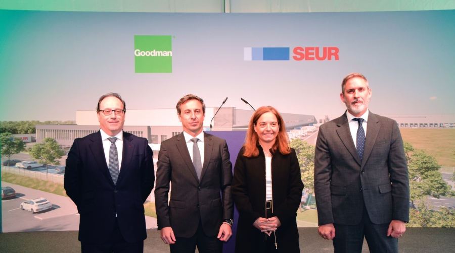 Izquierda-derecha: David Sastre, CEO de Seur; Ignacio García, country manager de Goodman España; Sara Hernández, alcaldesa de Getafe; y J.M. García, viceconsejero de Vivienda, Transportes e Infraestructuras de la CAM. Foto M.C.