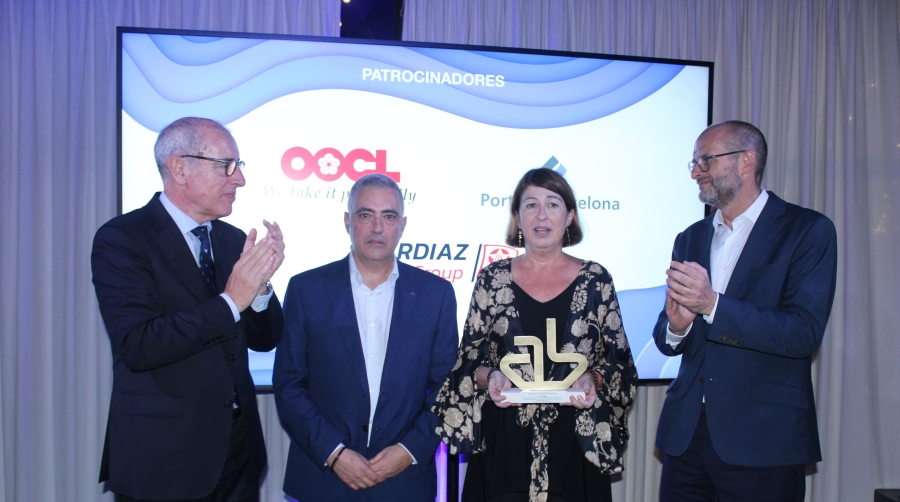 José Alberto Carbonell, presidente de Port de Barcelona; Salvador Richart, presidente de la Asociación de Consigntarios de Barcelona; Neus Margalló, vidua de Àlex Ferràndiz; y Pedro García Navarro, director de Explotación de Puertos del Estado. Foto M.V.