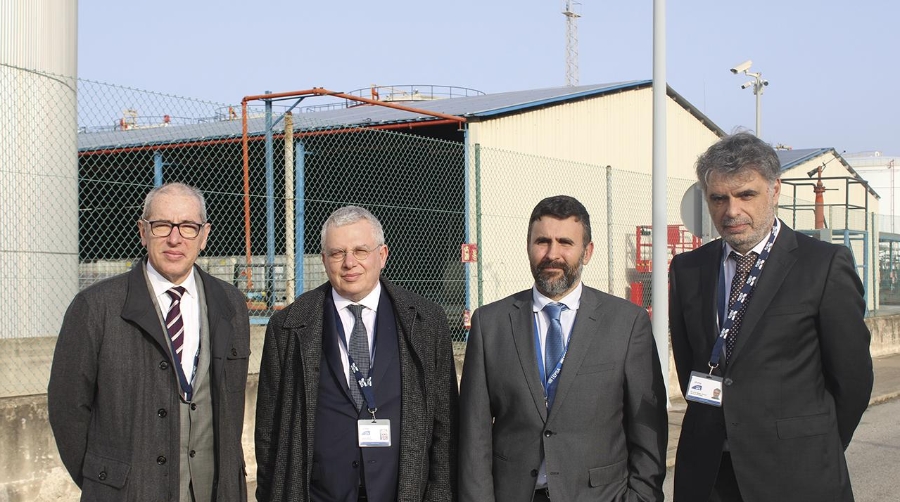 José Alberto Carbonell, director general de la APB, Bruno Hayem, CEO del Grup Rubis; Ignasi Marí, director de la terminal Tepsa de Barcelona; Arturo Ricarte, director de seguridad de Tepsa. Foto: J.P.