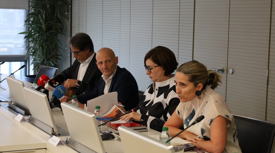 Alfredo Serrano (CLIA), Josep Maria Espinet (UdG), Mar Perez (Port de Barcelona) y Núria Burguera (Port de Barcelona). Foto: J. M.