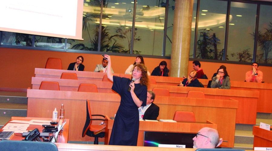 Nuria Mas, profesora de economía de IESE, durante la Conferencia Magistral del análisis del Informe Draghi en el centro IESE Business School de Barcelona. Foto C.C.