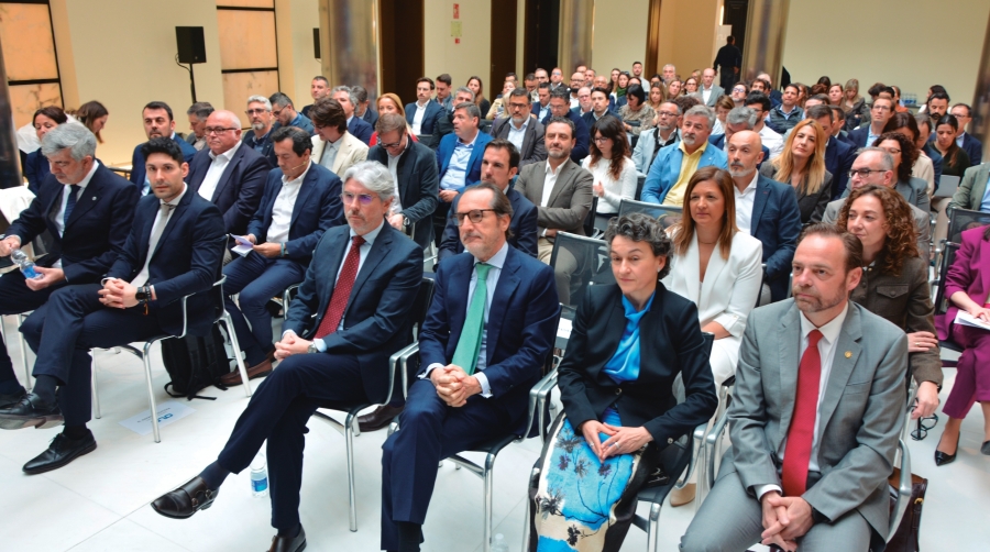 La jornada atrajo a numerosos profesionales del sector logístico valenciano y español. Foto J.C.P.
