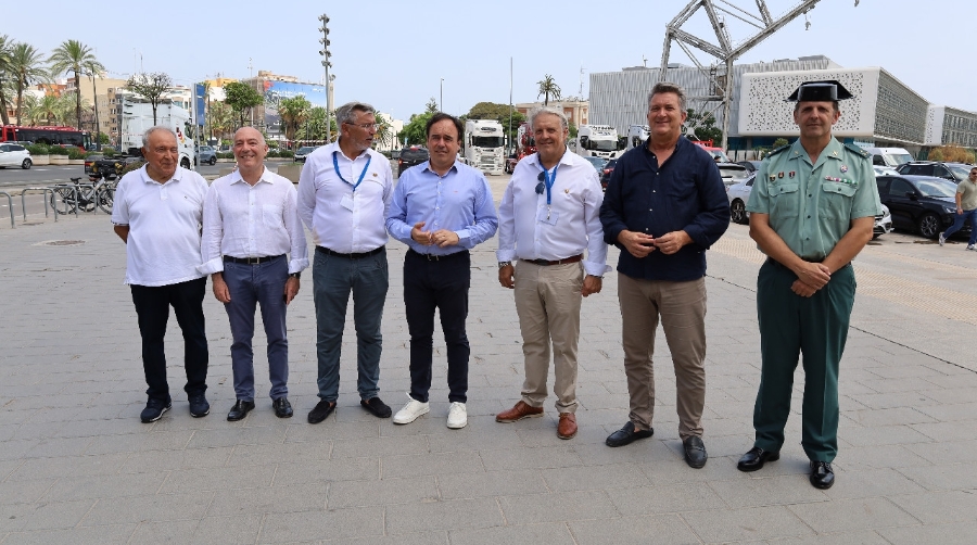Pérez Llorca se compromete a destinar más recursos para camiones en las ITV valencianas