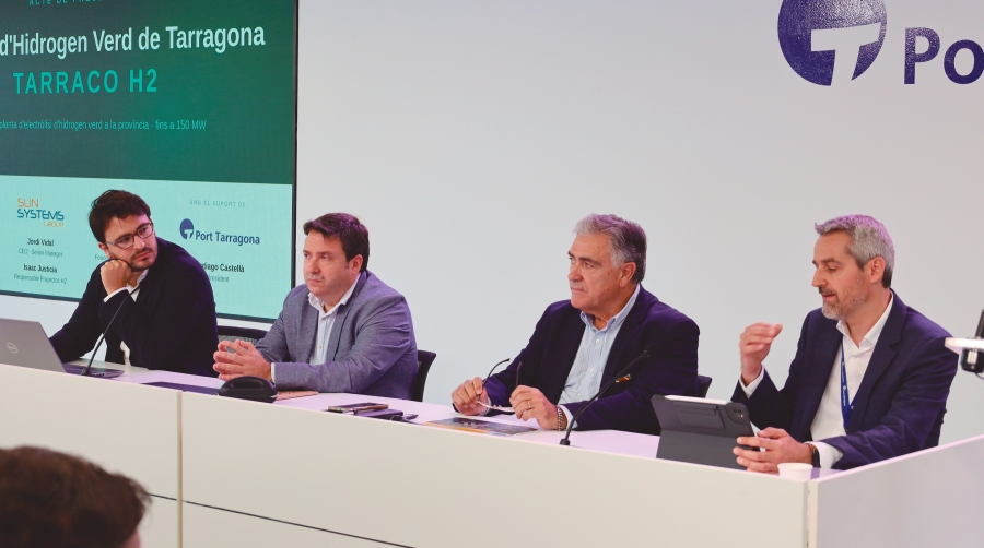 De izquierda a derecha: Joel Alerhand (H2Pro); Isaac Justicia (Sun Systems Group); Jordi Vidal (Sun Systems Group); y Jorge Roca (EnergyT). Foto J. M.