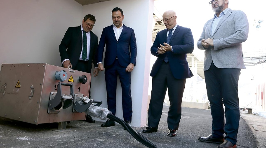 El Puerto de Tenerife inicia el suministro eléctrico a los ferris de Armas Trasmediterránea