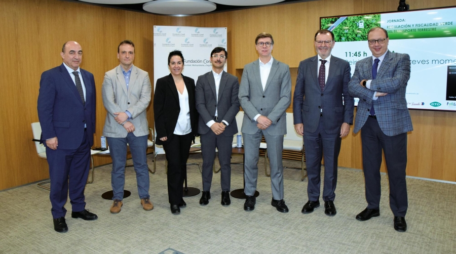 Desde la izquierda, José Víctor Esteban, secretario general de la Fundación Corell; Jesús San Martín, director de Relaciones Institucionales de la FIC; Thamar Paniagua, gerente de Cuentas de Strive by STX; Rodrigo Gómez, socio responsable de la división de Energía, Sostenibilidad y Cambio Climático en Auren; José Manuel Vassallo, catedrático ETSI de Caminos, Canales y Puertos de la UPM; Cándido Pérez, socio responsable de Infraestructuras y Transporte en KPMG España; y Marcos Basante, presidente del Patronato de la Fundación Corell. Foto B.C.
