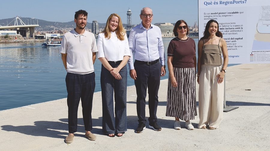 Miquel de la Mano (Fundació BCN Port Innovation), Nadia Quevedo (Ayuntamiento de Barcelona), José Alberto Carbonell (Port de Barcelona); Catalina Grimalt (Port de Barcelona); Dafne Jose (RegenPorts). Foto: J. M.