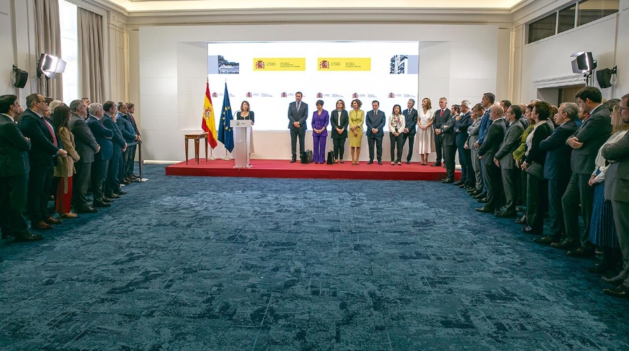 Muchos ministros, muchos exministros y escasa representación sectorial