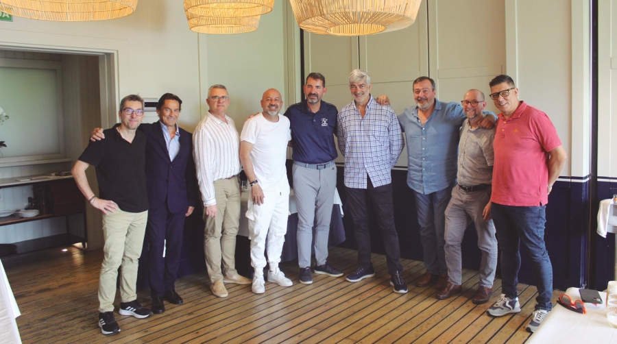 De izquierda a derecha, Jordi Llopis (Bissual); Paco Núñez (CEDASA); Wences Vergés (Sparber); Gabi Ortega (Click and Cargo); Juan Carlos Campillo, asociación benéfica Golf con Parkinson; Paco Prado (Grupo Diario); José Antonio Jimeno (Qualitainer); Juan Carlos Sarmentero (Grupo Diario); y Joan Cantarell (ONE). Fotos J.C.S.