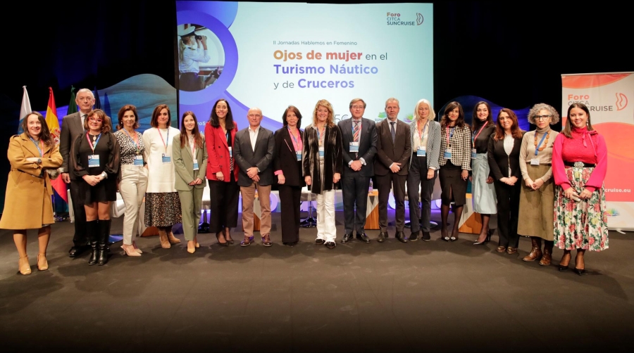 Foto de familia de los participantes en la jornada.