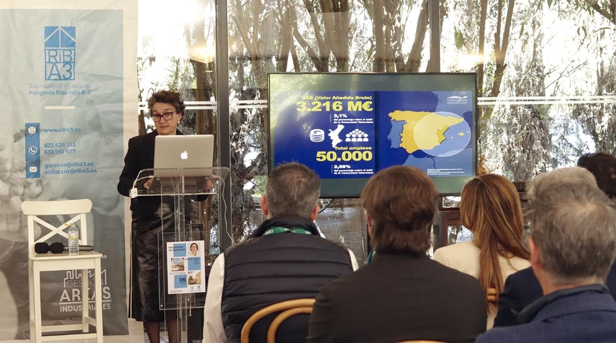 La presidenta de la APV acercó este organismo a medio centenar de representantes empresariales.