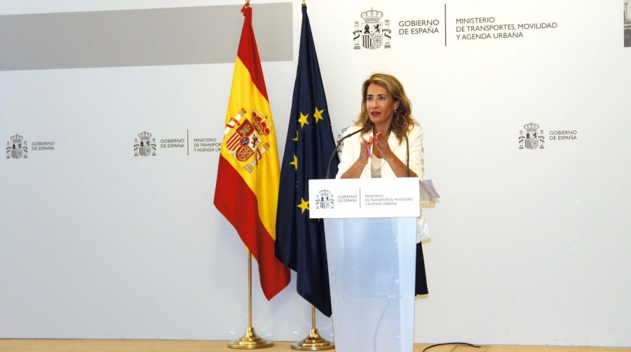 Raquel Sánchez, ministra de Transportes, esta tarde durante la rueda de prensa. Foto B.C.
