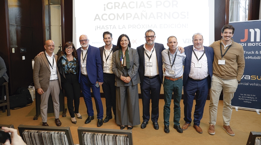 Rafael Part, jefe de Postventa de Jordi Motors; Violeta Boluda, CEO de Violeta Boluda Formación; José Fernández, delegado comercial de Vivasur Truck Rent; Jordi Serra Sansaloni, CEO de Sansalo; María José Sansaloni, directora financiera de Jordi Motors; Fabián Sansaloni, gerente de Jordi Motors; Eduardo Medina, CEO de Jesmar Astec; José Ángel Huerta, director del Departamento de Sostenibilidad de Axoil; y José Luis Molinero, gerente de Negocio de Geotab.