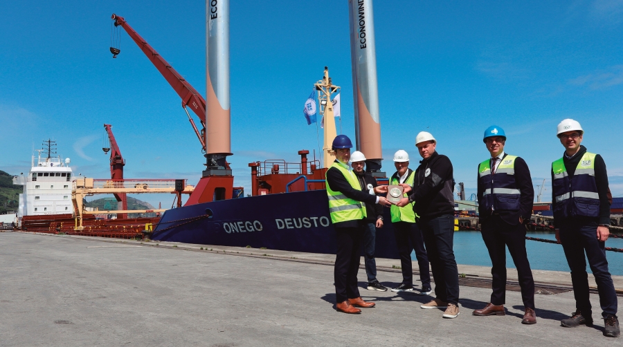 El “Onego Deusto” contribuye a descarbonizar el shipping con la instalación de velas eSAIL