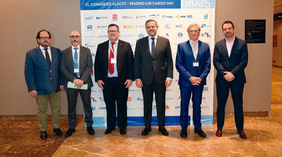 Jorge Rodrigo, consejero de Transportes de la Comunidad de Madrid, y David Benito, director general de Aviación Civil, participaron el 11de junio en Madrid en la inauguración del XV Congreso ALACAT y el Madrid Air Cargo Day 2025, junto a los máximos responsables de ALACAT y Foro MADCargo.