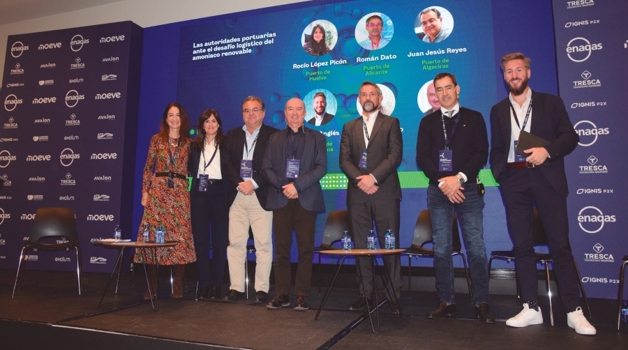 Participantes en la mesa redonda moderada por Enagás. De izquierda a derecha: Rocío López (AP de Huelva), Juan Jesús Reyes (AP de Algeciras), Fermín Rol (AP de Cartagena), Román Dato (AP de Alicante), Javier Calviño (AP de Ferrol-San Cibrao), y Jordi Anglés (AP de Tarragona). Foto M.C.