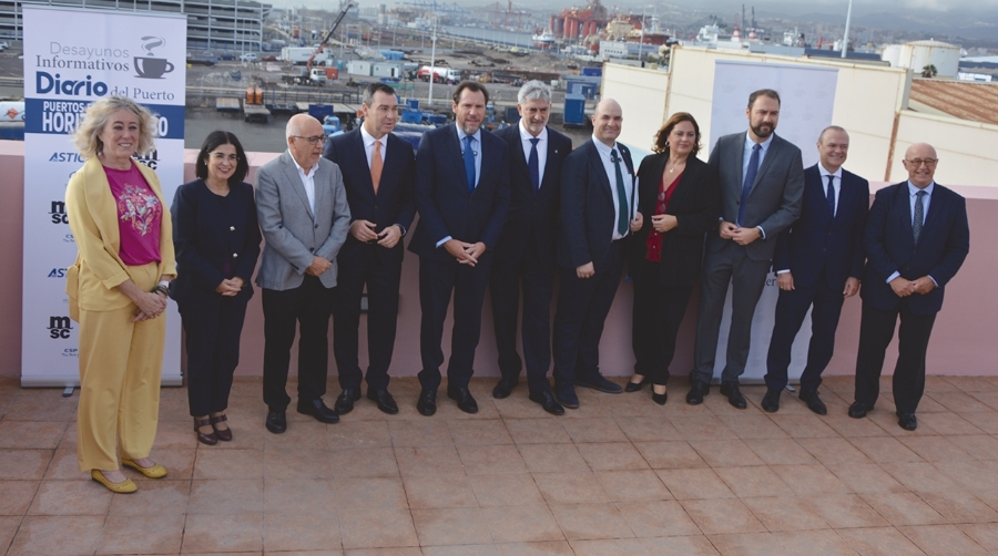 Autoridades presentes en el Desayuno Informativo de Diario del Puerto con el ministro de Transportes y Movilidad Sostenible, Óscar Puente. Foto J.C.P.