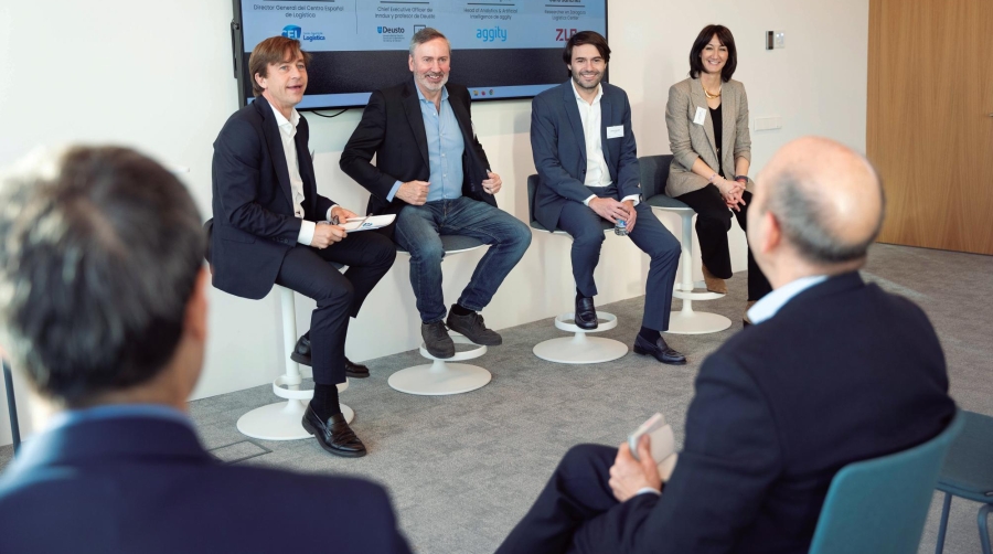 Ramón García, director del CEL; Paco Bree, CEO de Inndux; Javier Campelo, especialista en IA de Aggity; y Sara Sánchez, investigadora en Zaragoza Logistics Center.