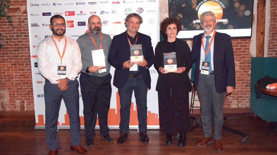 De izquierda a derecha: Carlos Gallo, de TransFollow; Octavio Fernández, de Usyncro; Juan Manuel Sen, de DHL; Lola Hurtado, de Fieldeas; y Francisco Rodríguez, de Citet. Foto M.C.