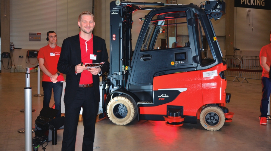 Jan-Niklas Freund, Automation Sales Steering, Linde Material Handling, durante un momento del evento de ayer. Foto J.C.P.